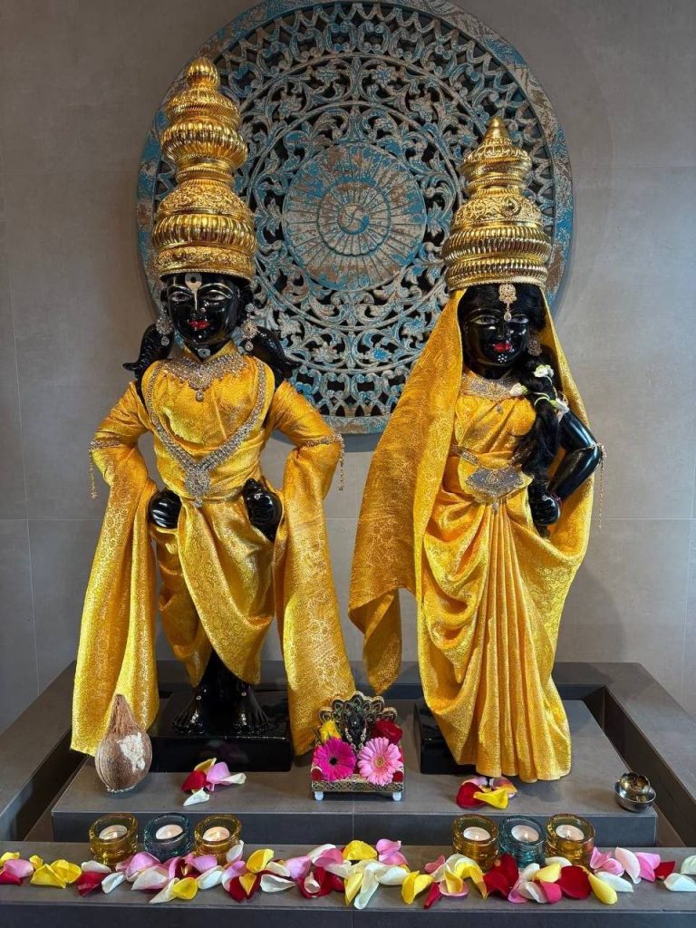 VIER SAMEN MET ONS HET 5-JARIG BESTAAN VAN DE PANDURANGA & RUKMINI TEMPEL